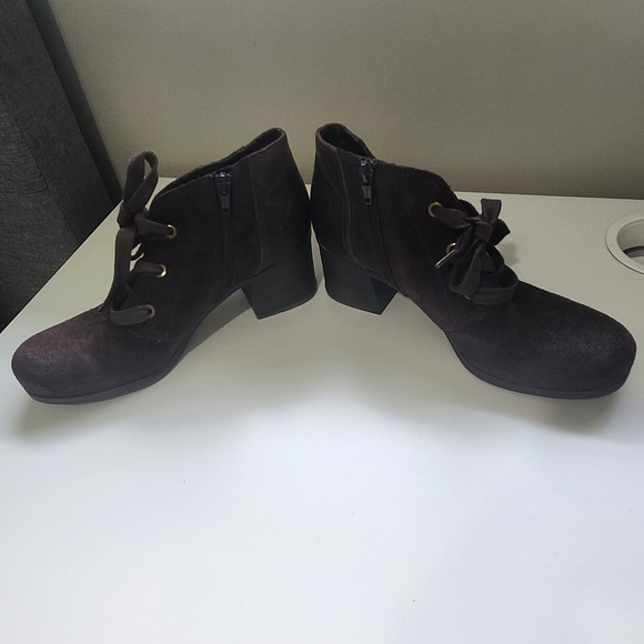 Naturalizer Brown Suede Ankle Booties Sz 6.5  Hotter N5 Comfort Suede Leather - Picture 5 of 12